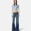 Ausgestellte Jeans