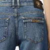 Ausgestellte Jeans