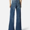Ausgestellte Jeans