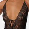 Bestickter Body mit Spitzenbesatz