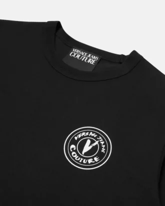 Besticktes T-Shirt mit V-Emblem