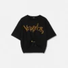 Crop-T-Shirt mit Nieten und Sicherheitsnadel
