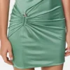 Drapiertes Minikleid mit Sicherheitsnadel