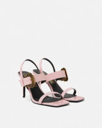 Emily-Sandalen mit barocker Schnalle aus Lackleder