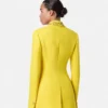 Eng anliegender, einreihiger Blazer aus Wolle mit Nieten