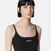 Geripptes, tailliertes Minikleid