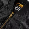 Glänzende Bomberjacke mit Beschichtung