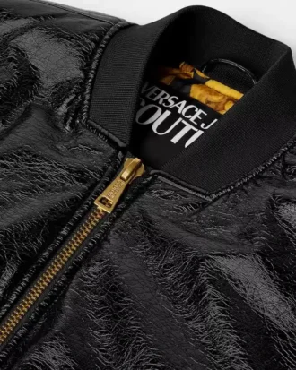 Glänzende Bomberjacke mit Beschichtung