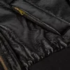Glänzende Bomberjacke mit Beschichtung
