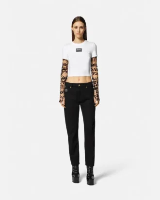 Jeans mit gesticktem Logo