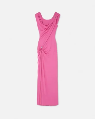 Kleid mit Sicherheitsnadel und Raffungen