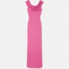 Kleid mit Sicherheitsnadel und Raffungen