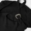 Midi-Kleid mit barocker Schnalle und Ausschnitt