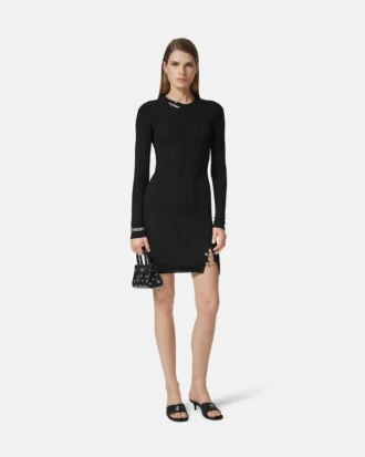 Mini-Kleid aus geripptem Strick mit Sicherheitsnadel