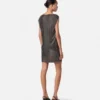 Mini-Kleid aus Metallgewebe mit Sicherheitsnadel