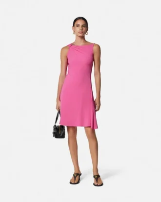 Mini-Kleid mit drapiertem Saum und Sicherheitsnadel