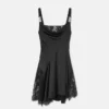 Minikleid aus Satin mit Spitzenbesatz