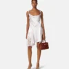 Minikleid aus Satin mit Spitzenbesatz