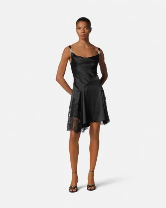 Minikleid aus Satin mit Spitzenbesatz