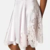Minikleid aus Satin mit Spitzenbesatz