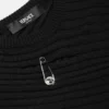 Safety Pin Asymmetrischer Strickpullover mit Rippmuster