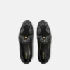 Satin-Slipper mit Medusa-Verzierung