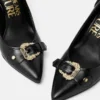 Scarlett Pumps mit barocken Schnallen