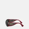 Sonnenbrille mit Logo auf den Gläsern