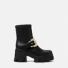 Sophie Stiefel mit Barockschnalle