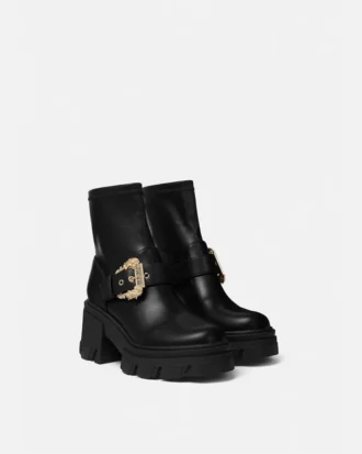 Sophie Stiefel mit Barockschnalle
