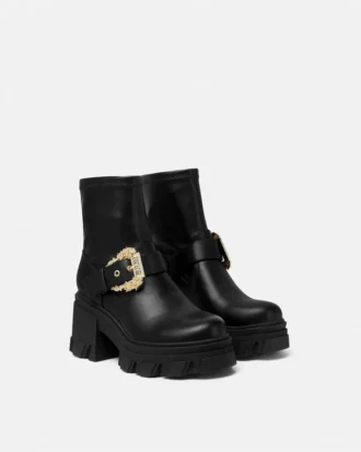 Sophie Stiefel mit Barockschnalle