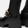 Sophie Stiefel mit Barockschnalle