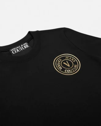 T-Shirt-Kleid mit V-Emblem