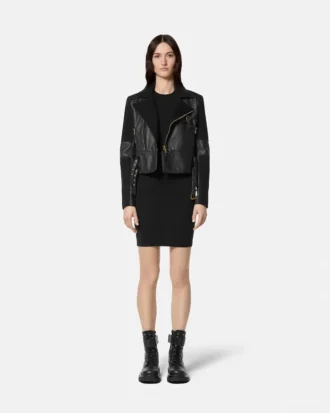 T-Shirt-Kleid mit V-Emblem