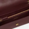 V Lederbrieftasche mit Kette