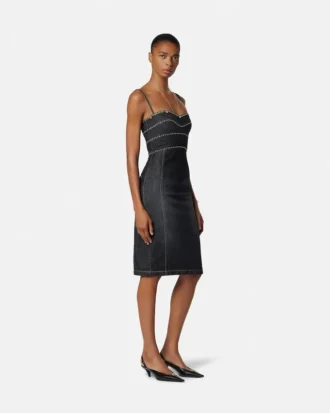 Verziertes, tailliertes Midikleid aus Denim