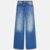 Weite Jeans mit ausgestelltem Bein
