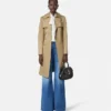 Weite Jeans mit ausgestelltem Bein