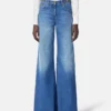 Weite Jeans mit ausgestelltem Bein